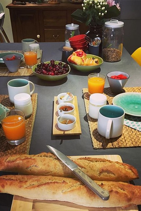 Petit-déjeuneur maison et local