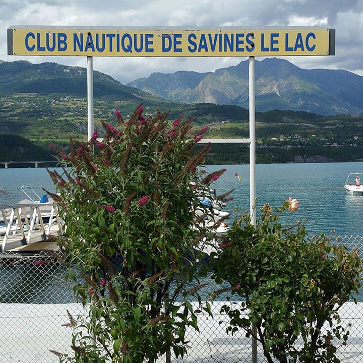 Ponton privé du club nautique de Savines-Le-Lac