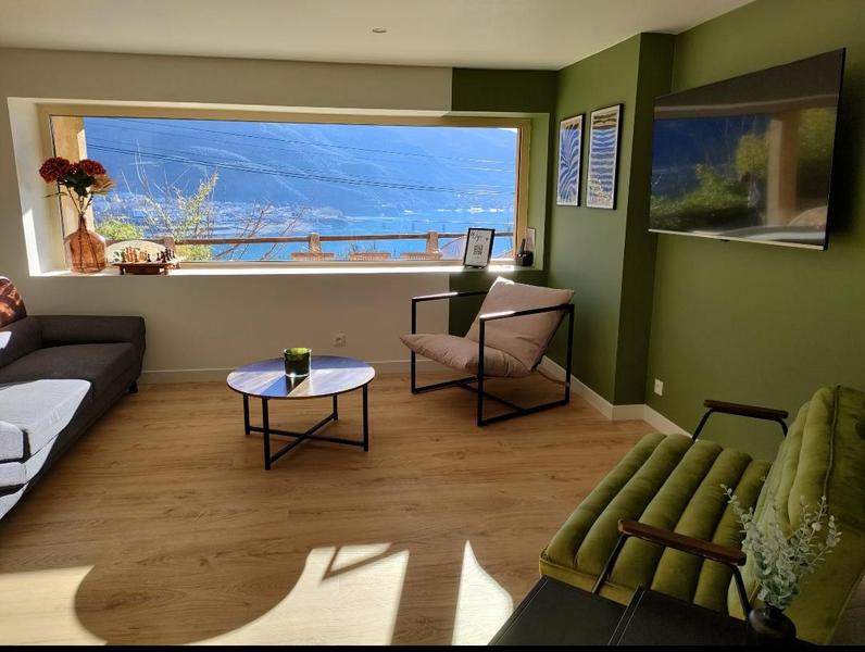 Salon TV - Le Plongeoir SAVINES-LE-LAC - © Hélène Berard