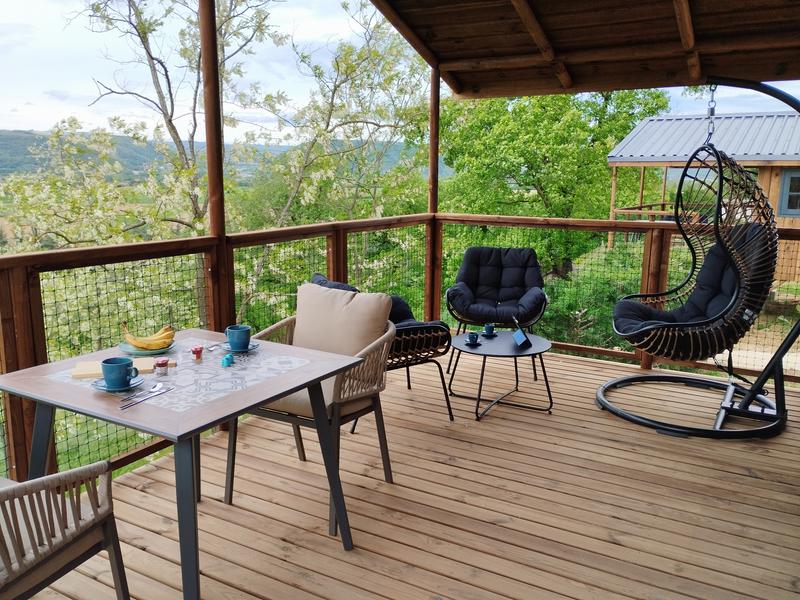 Terrasse vue golf cabane hôtelière