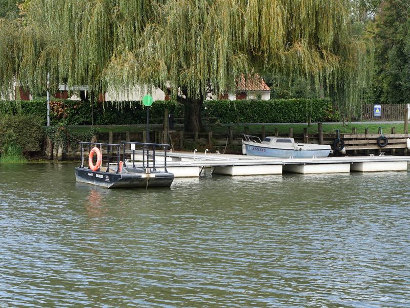 Traversée de la Sèvre Niortaise avec le bac à chaînes