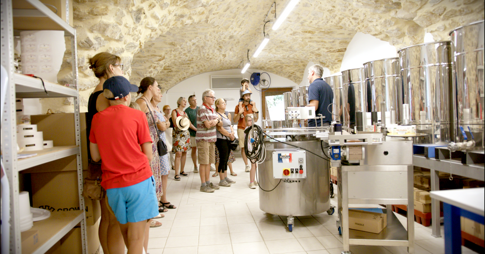 La visite guidée de la miellerie