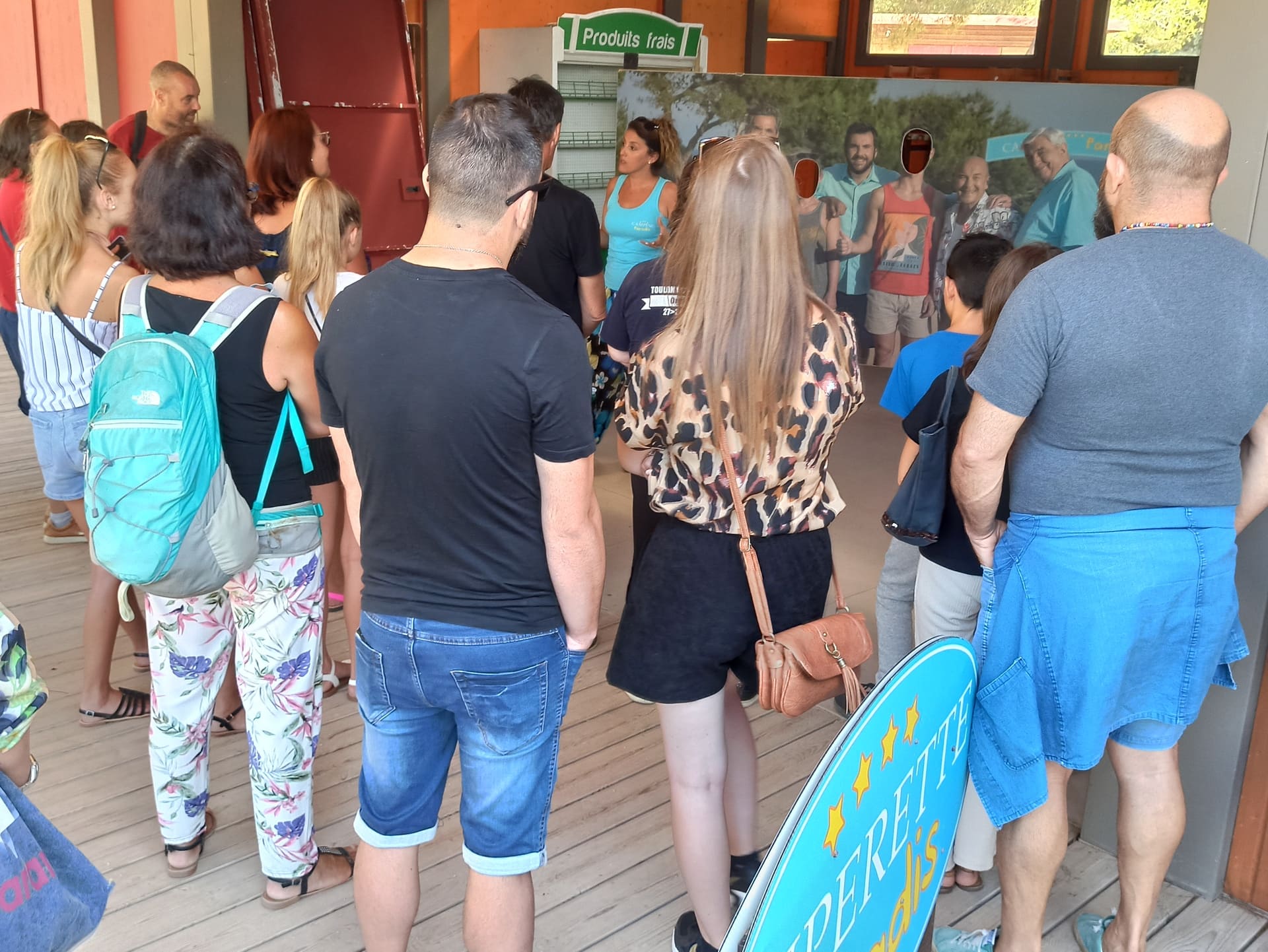 Camping Paradis, visite des décors de la série