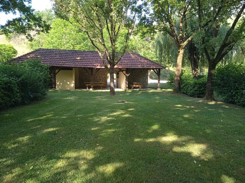 Camping municipal* La Rivoirette - Morestel - Viarhôna - Balcons du Dauphiné