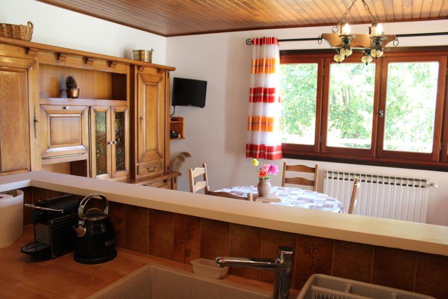 Gîte Chalet St Michel-Espace-cuisine-Saint-Martin-Vésubie-Gîtes de France des Alpes-Maritimes