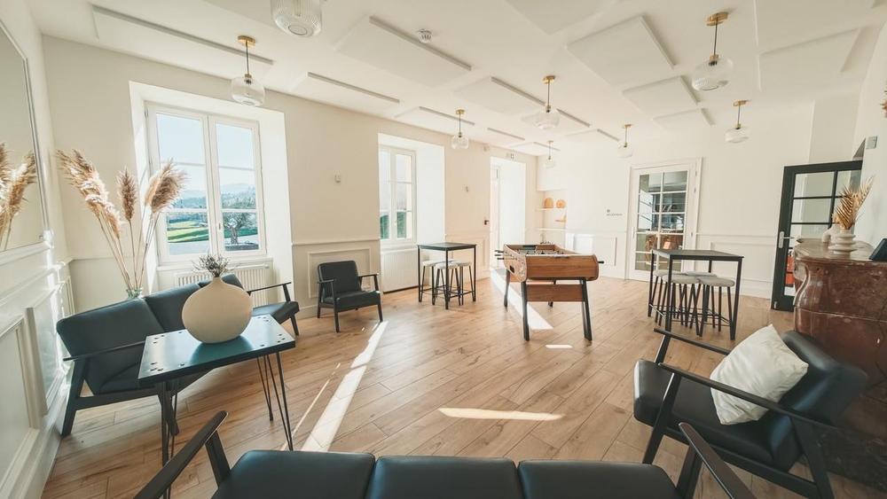 Grand Gîte avec piscine - 34 personnes et 11 chambres \