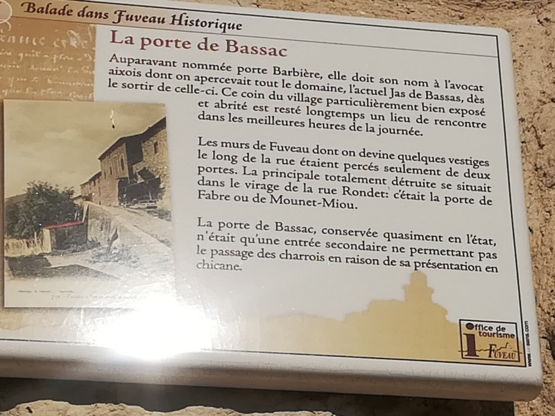 Porte de Bassac et vestiges de remparts