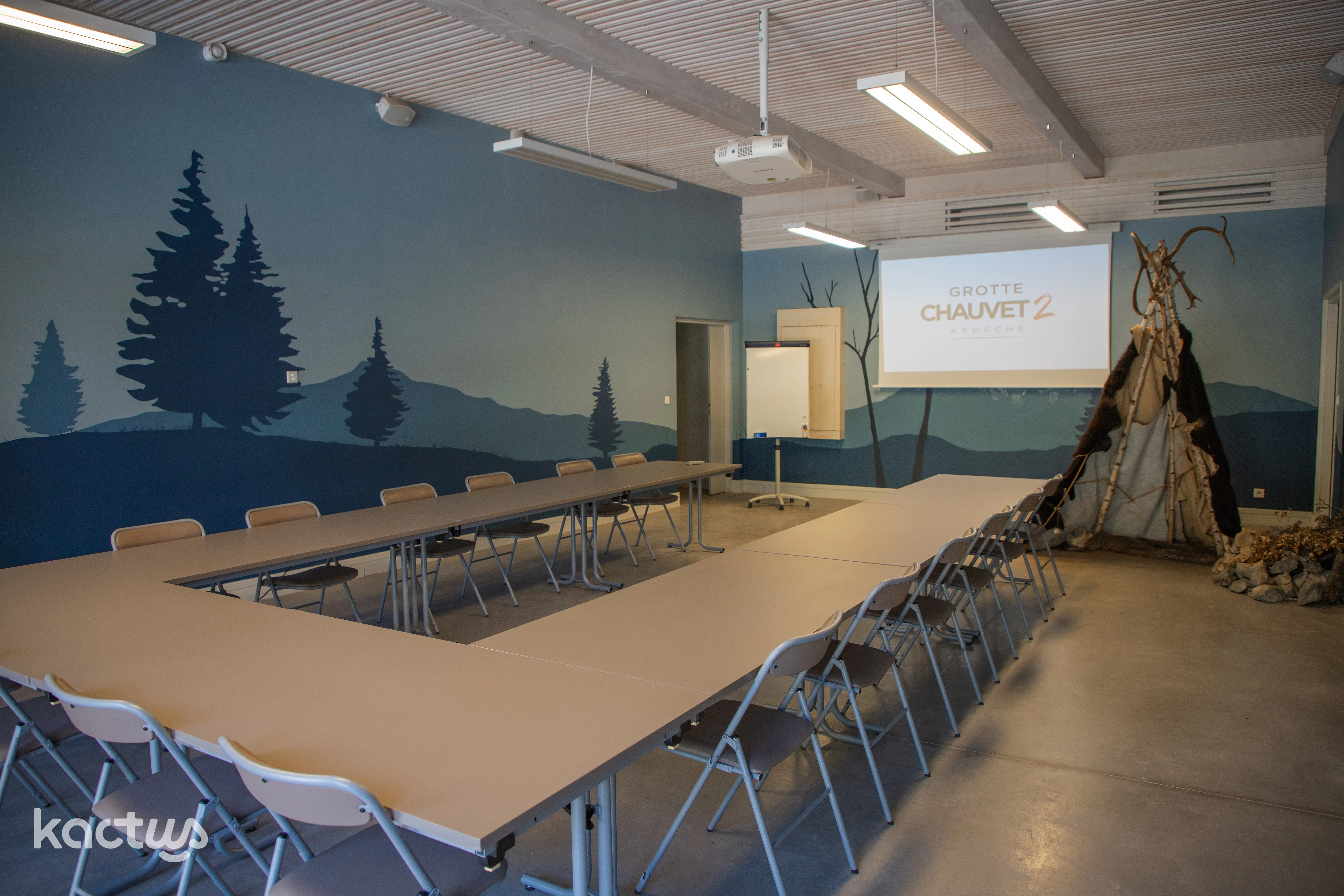 Centre de Conférences de la Grotte Chauvet 2_Vallon-Pont-d'Arc