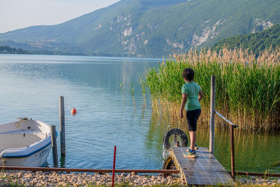 Ponton au Camping Les Peupliers à Lépin-le-Lac