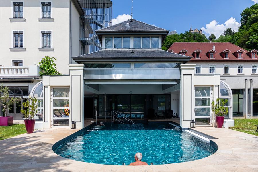 Piscine extérieure - Grand Hôtel & Spa Uriage