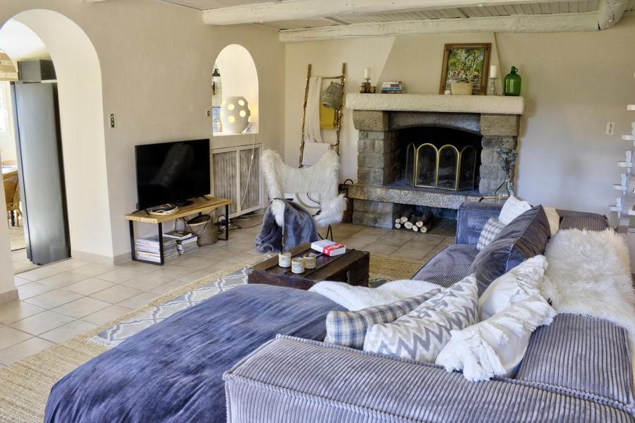 Gîte l'Aire-Salon avec cheminée-Lantosque-Gîtes de France des Alpes-Maritimes