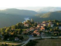 Le bourg de Chambles
