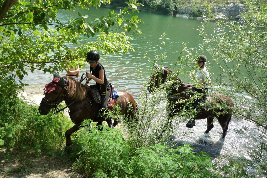 Horse riding school le Mazet