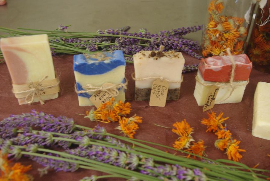 L'été à Salagon : Atelier Bulle de savon_Mane