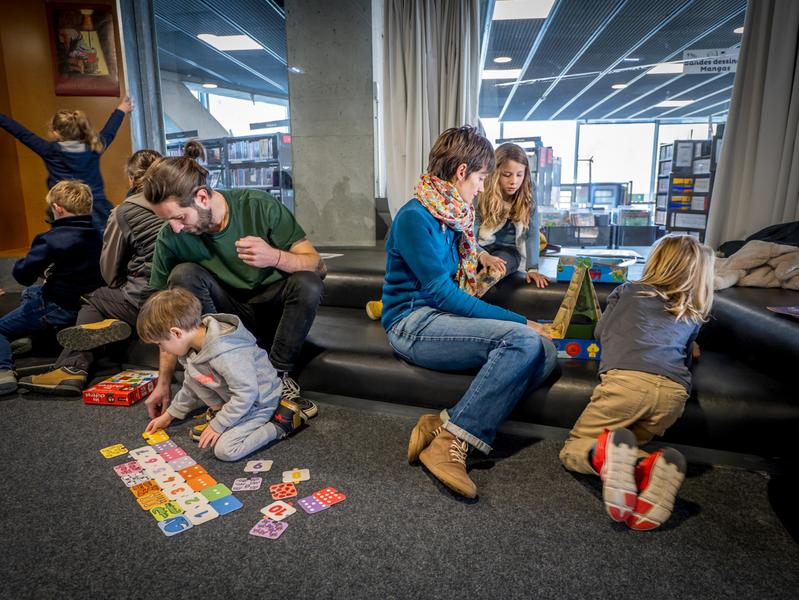 A petits petons, à pas de géant : des jeux et histoires pour grandir ensemble !_Annecy