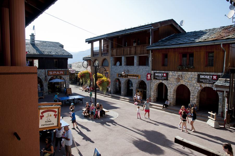 Place des Commerces Les Coches