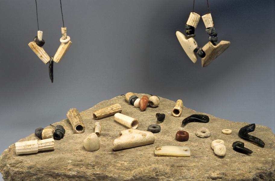 Crée ton collier préhistorique au musée d'archéologie de Val Cenis
