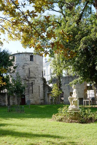 Abbaye de Saint-Maur dans le parc 