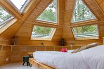 Intérieur de la cabane perchée "Kota Dream"
