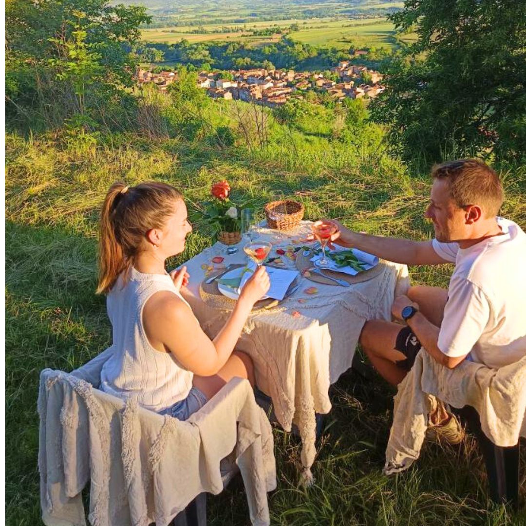 Soirée pique-nique romantique dans les vignes