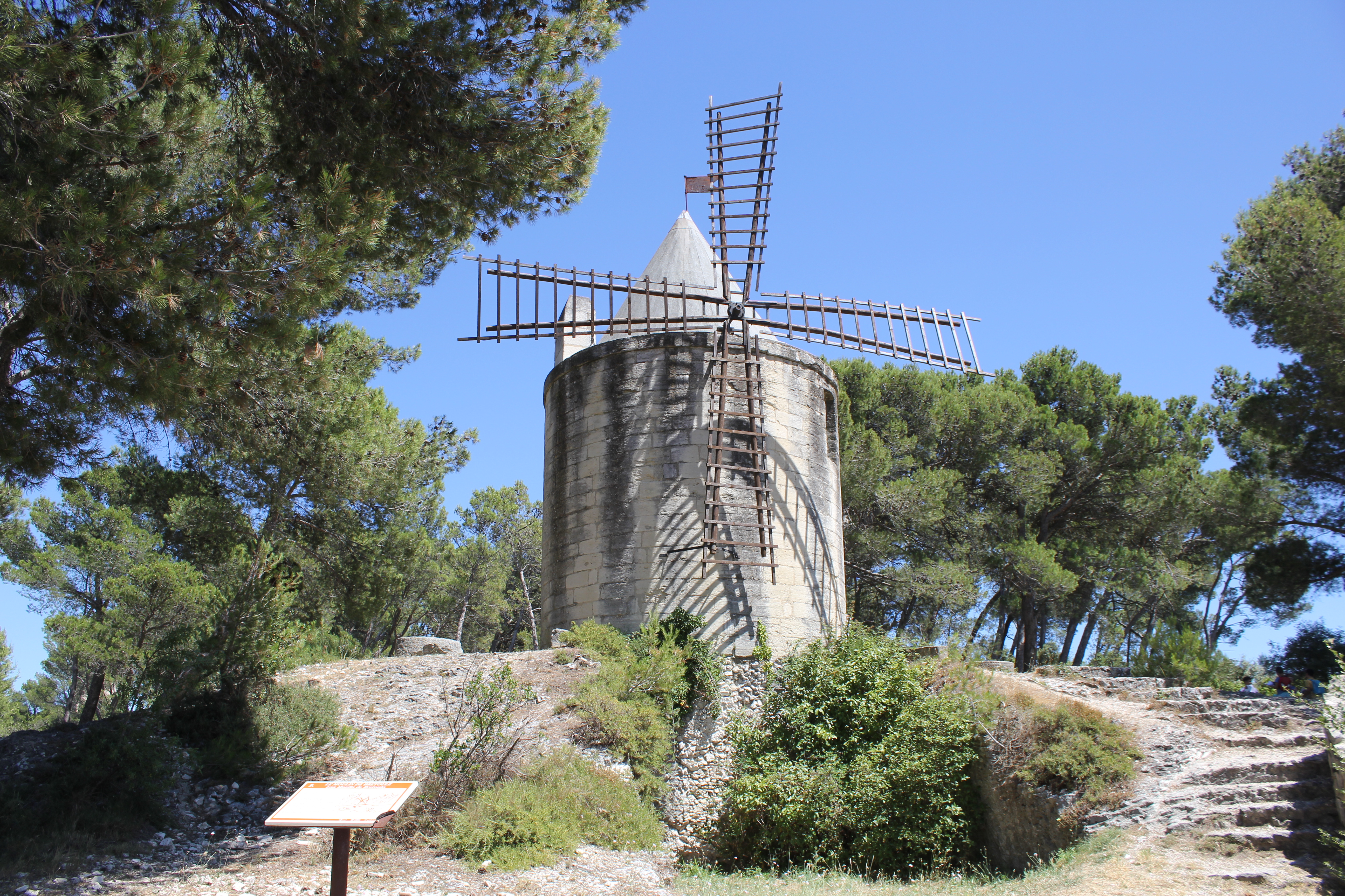 Aire de pique-nique du Moulin de Bretoule  France Provence-Alpes-Côte d'Azur Bouches-du-Rhône Barbentane 13570