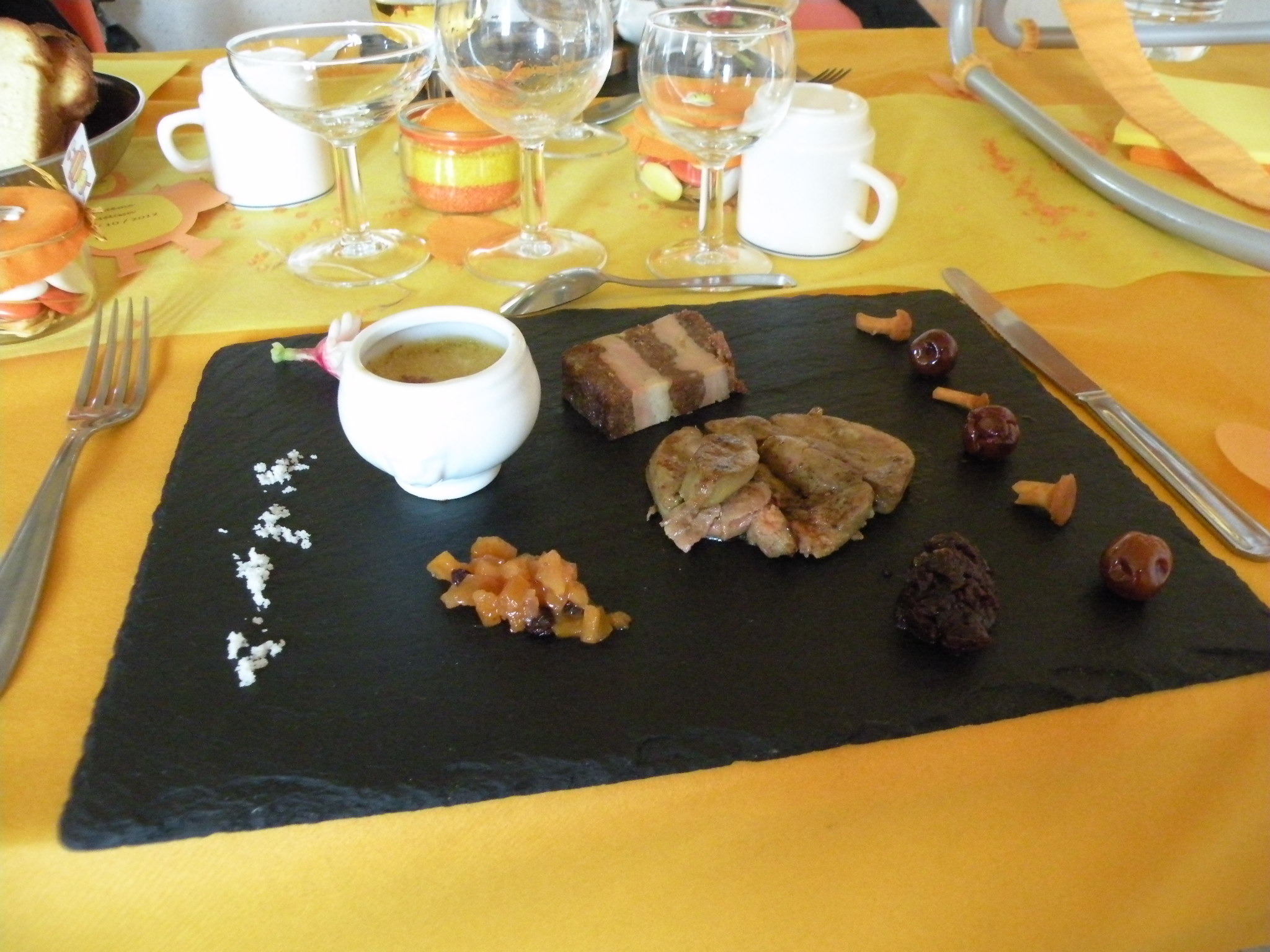 Plat de foie gras au restaurant Retour aux Sources à Meyras