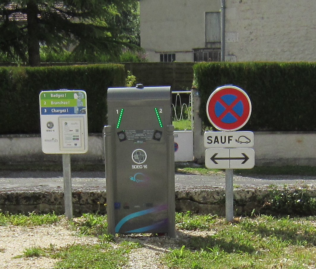 Borne de recharge pour voiture électrique MObiVE