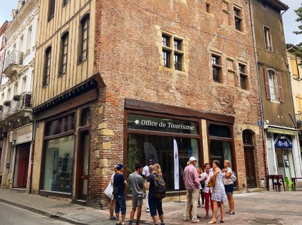 Exterieur de l'Office de Tourisme des Portes d'Ariège Pyrénées à Pamiers centre ville