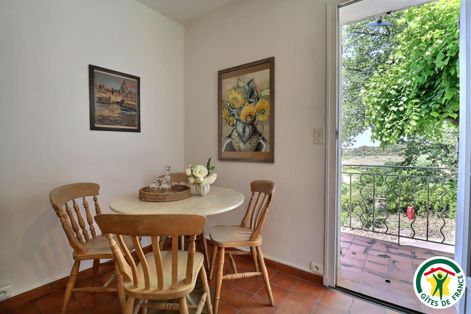 Entrée du gîte et espace repas