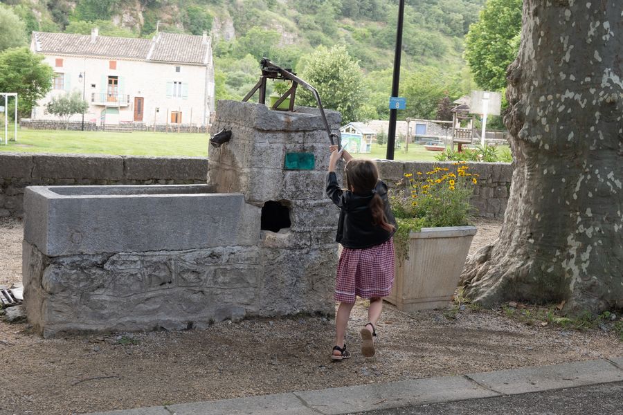 Fontaine à St Maurice d'Ibie