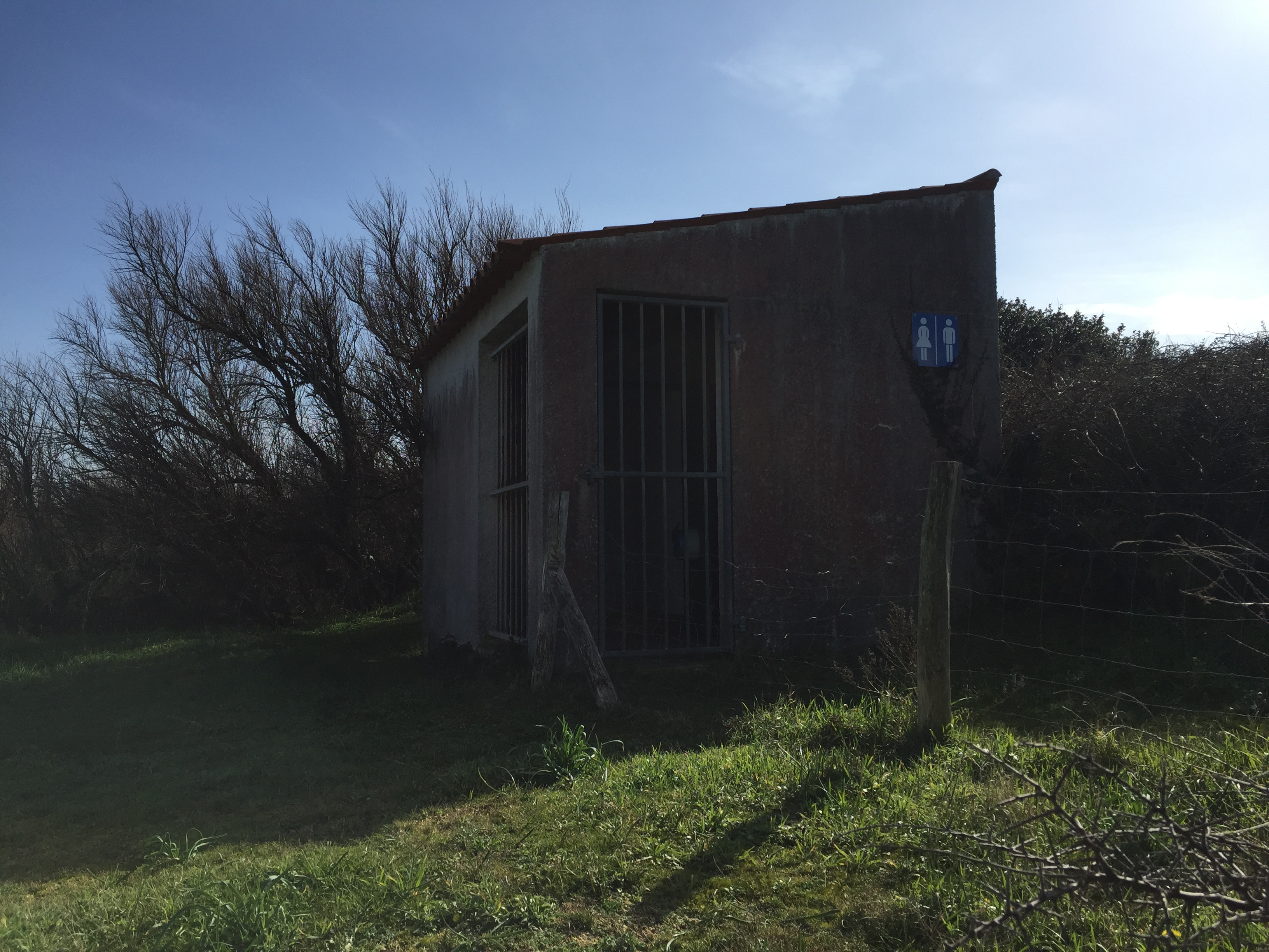 Toilettes publiques - Plage de la Perroche