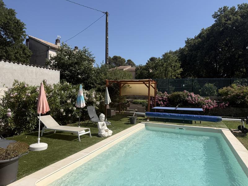 Gîte 4 personnes avec piscine – Élégance, calme et détente_Bollène