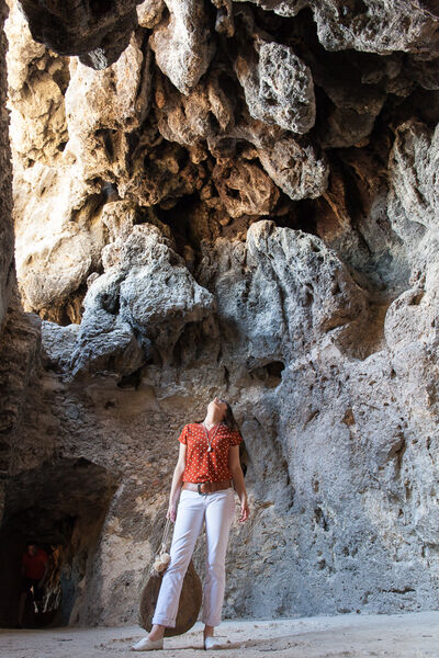 Habitats troglodytes dans le rocher de Tuf - Cotignac