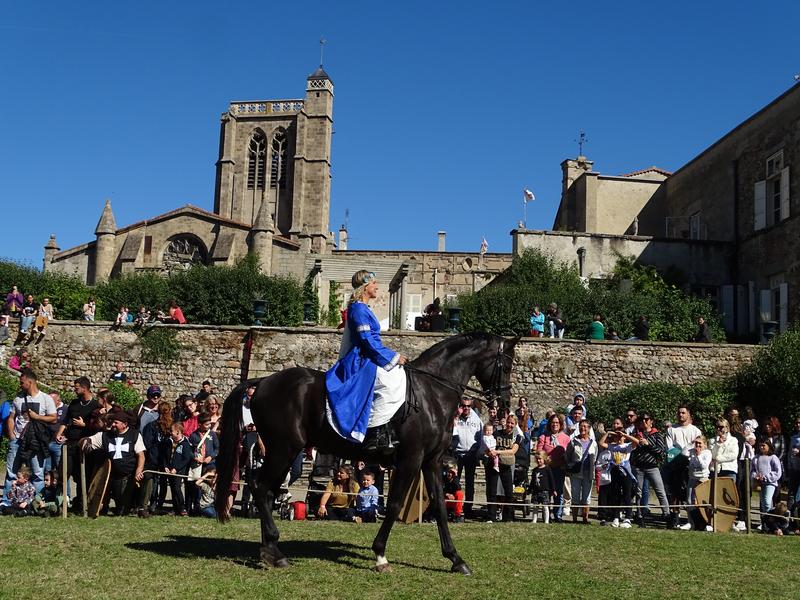 Fête médiévale au Château_Sury-le-Comtal