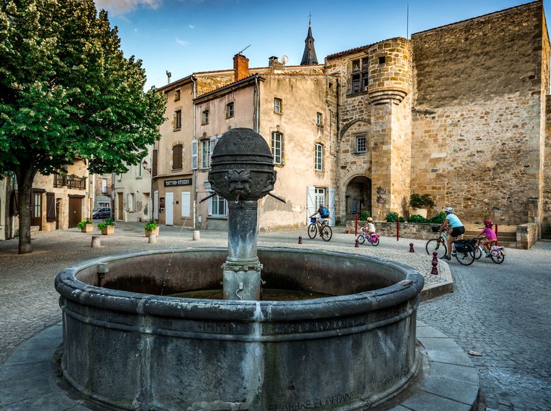 Via Allier à vélo - Étape 09 - Vic-le-Comte > Issoire » /></p>
<div class=