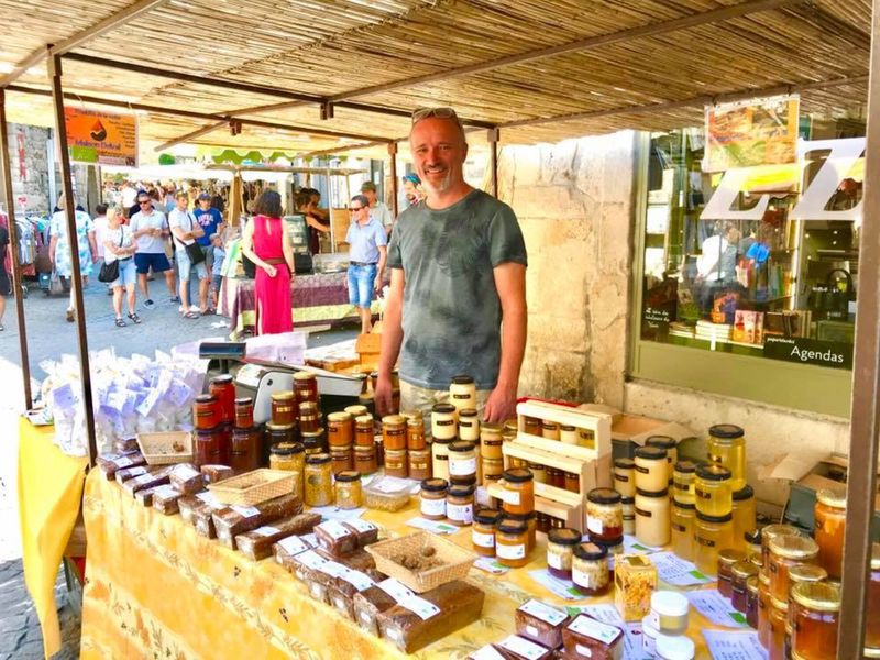 Belval beekeeper