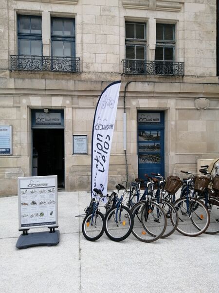 Devanture de la boutique, avec quelques vélos devant