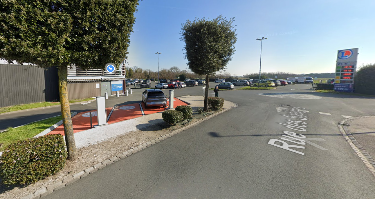 Borne de recharge pour véhicule électrique - Leclerc