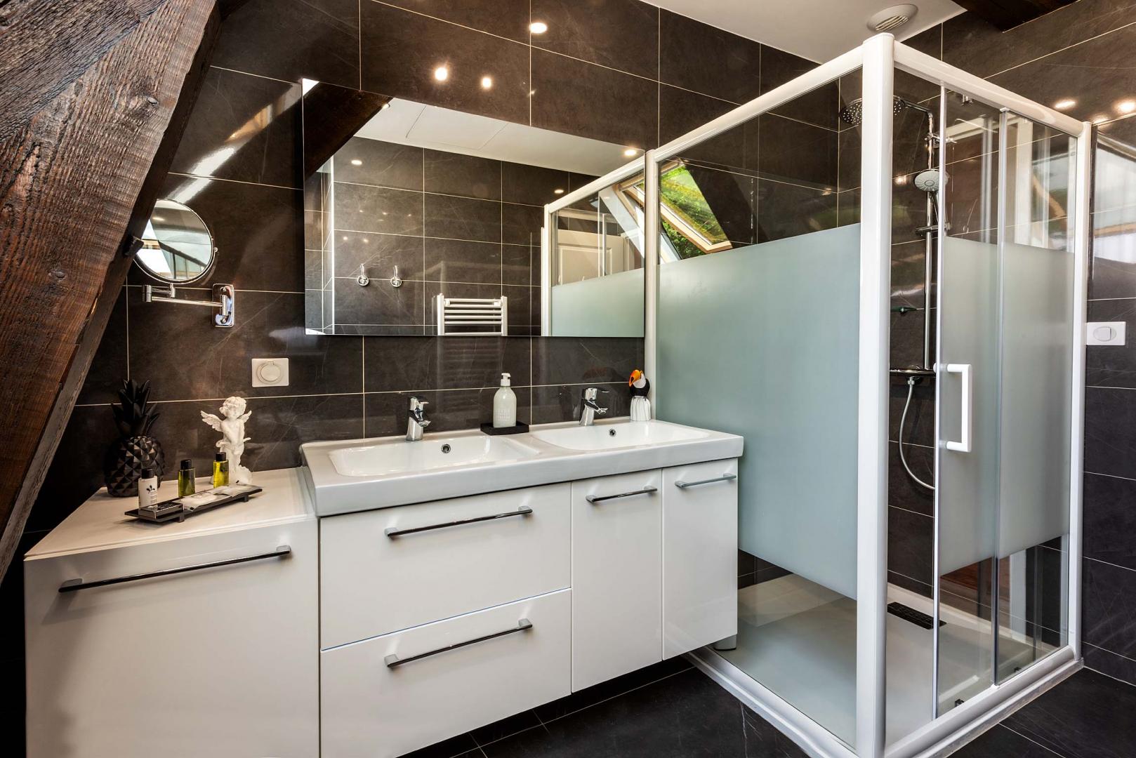salle de bain grande douche