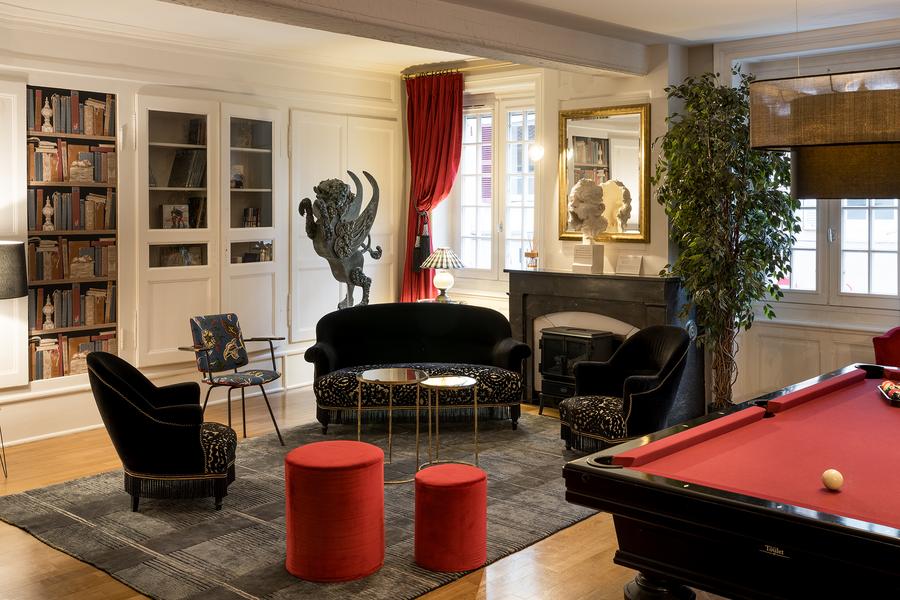 Salon détente avec billard