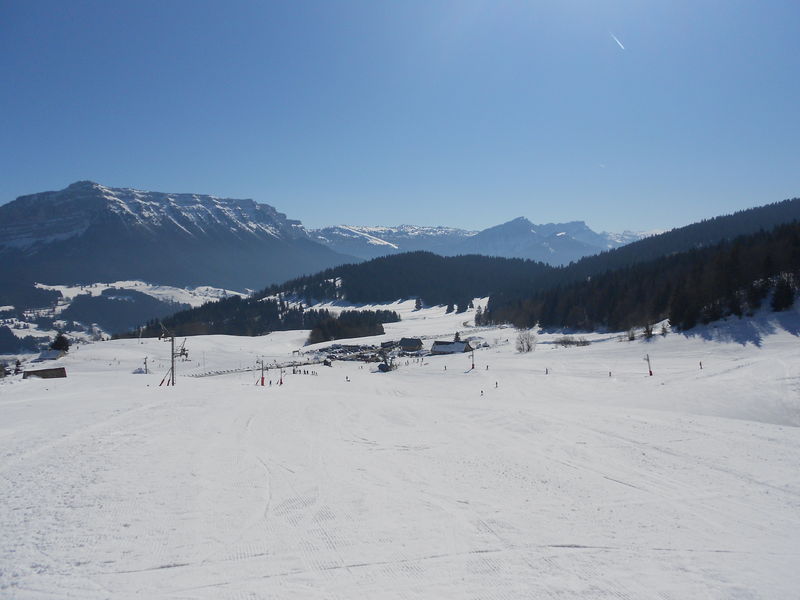 Les pistes de ski alpin avec vue la Réserve des Hauts de Chartreuse