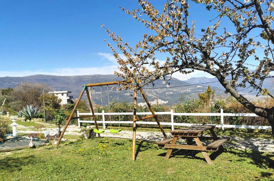 Espace détente balançoire enfants - Villa Madeleine - Gîtes de France Colomars