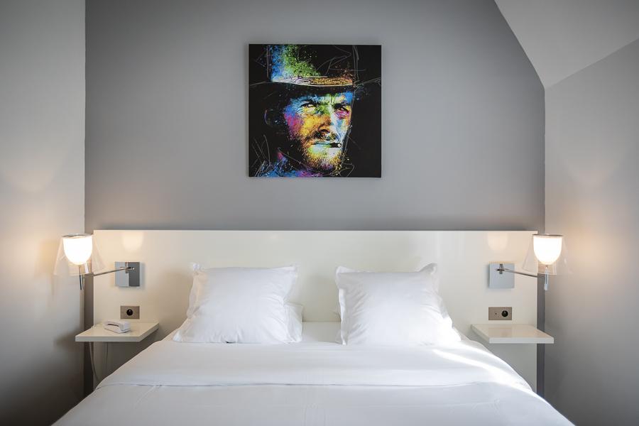 Lit et tableau Clint Eastwood