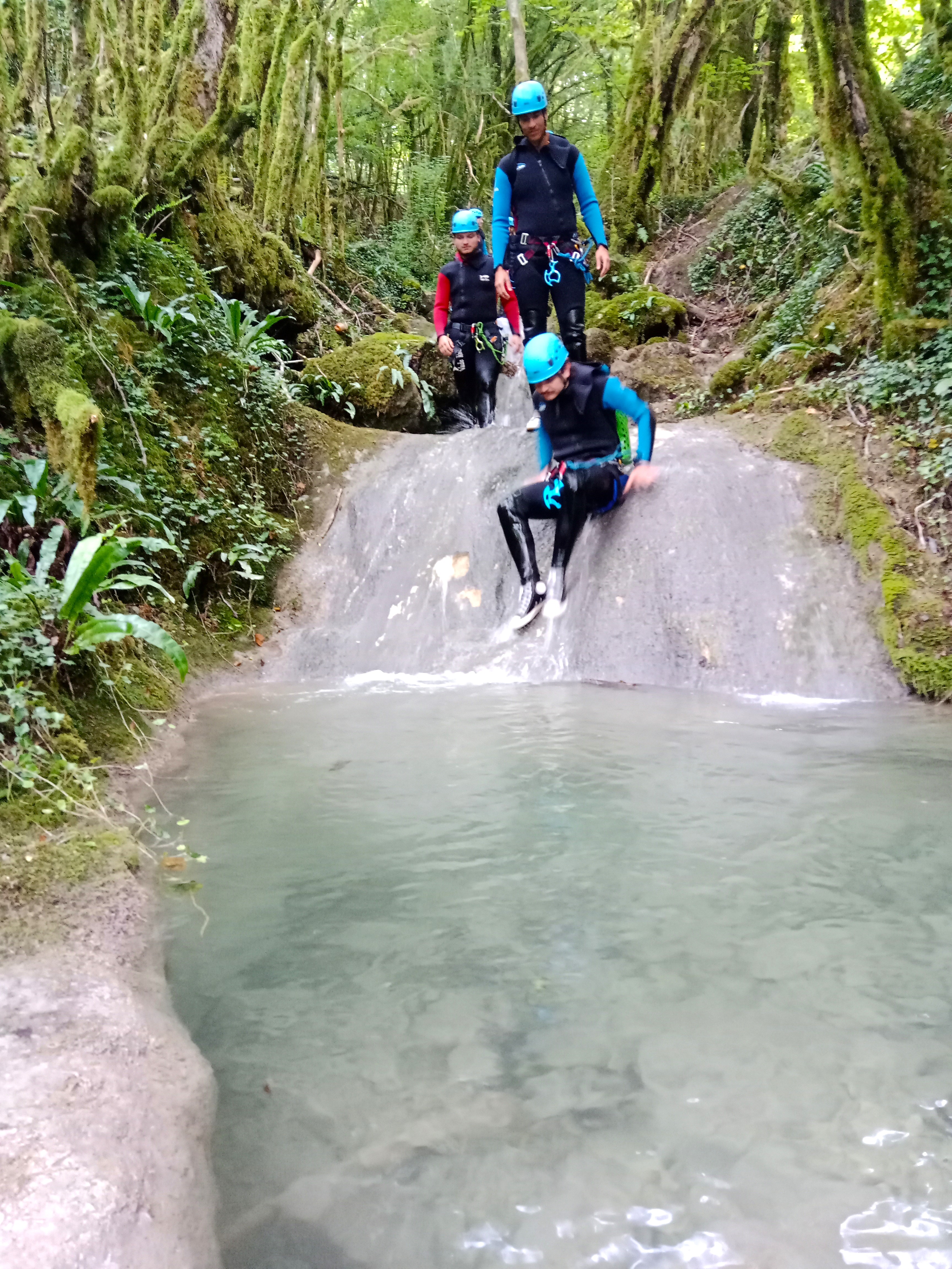 Canyon des Eaux Bleues à découvrir en famille