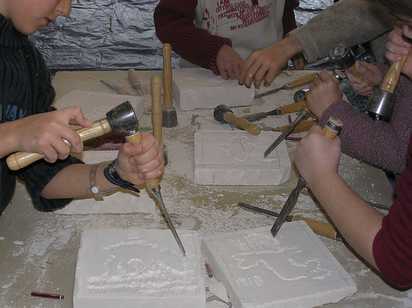 Initiation à la taille de pierre et à la sculpture - La Pierre de Crazannes - Site du Fâ