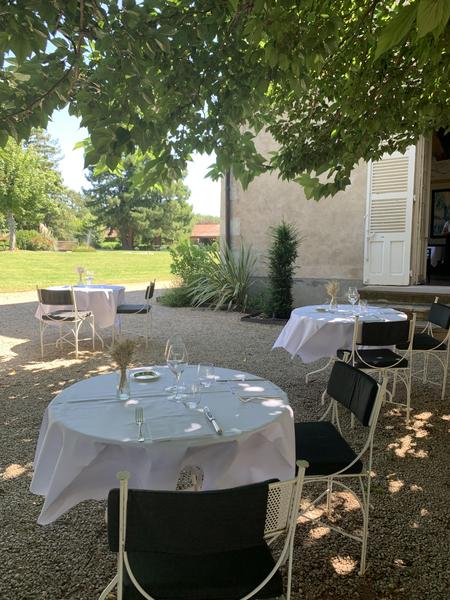 Déjeuner en cour ouest