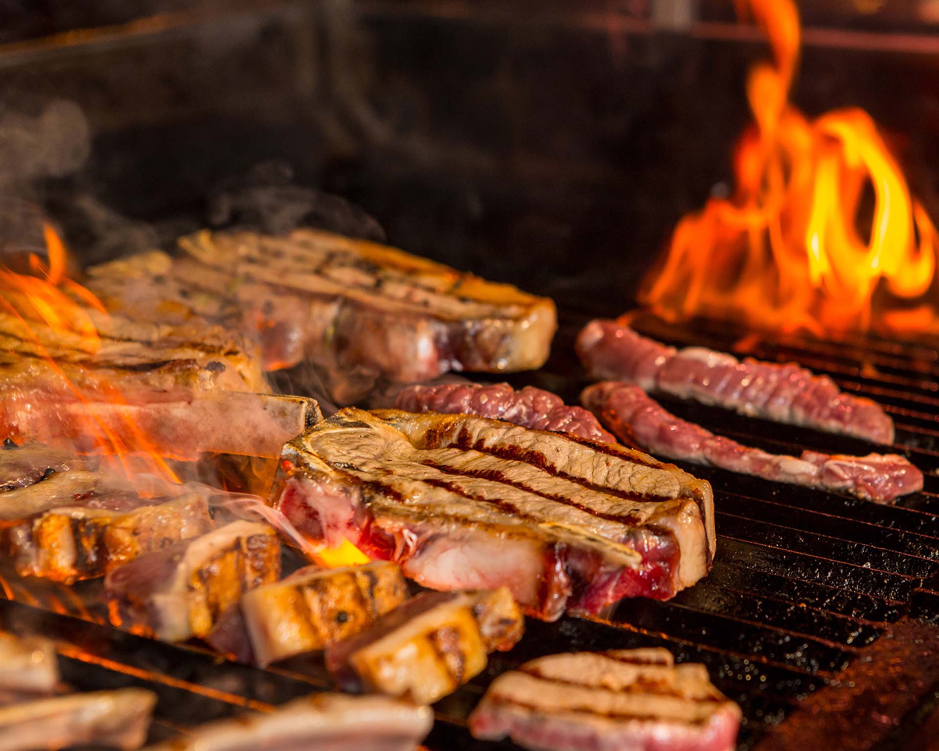 steaks-mi-grilles-et-mi-cuits-sur-le-grilbd