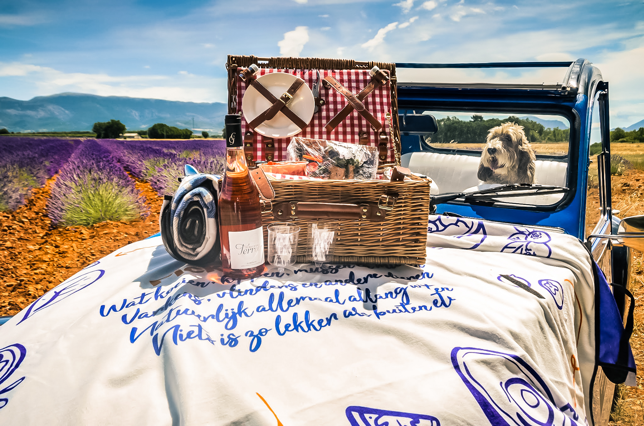 Le Luberon en 2cv décapotable avec Oh My Deuche