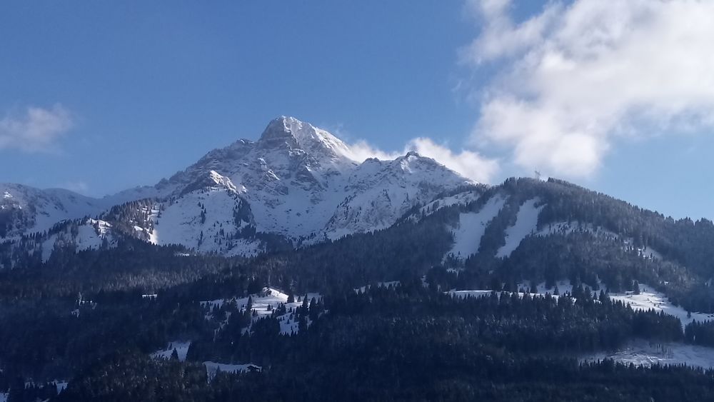 Snowshoeing on the Fécon mountain pasture - Switzerland