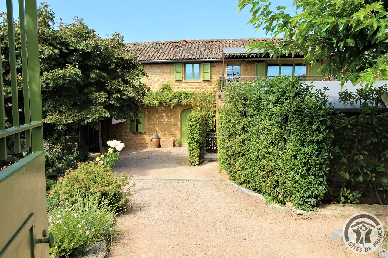 Gîte de Pelozane à Charnay (Rhône, Beaujolais des Pierres Dorées, proximité de l'Arbresle).
